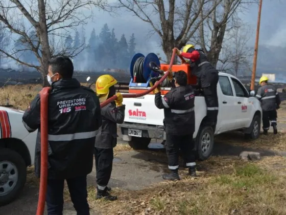 Equipos municipales de emergencias actuaron en un incendio de pastizales de gran magnitud