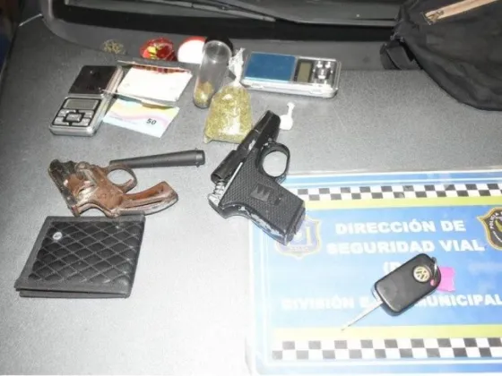 Salteños paseaban armados y con un montón de drogas: cayeron en un control de la Vial