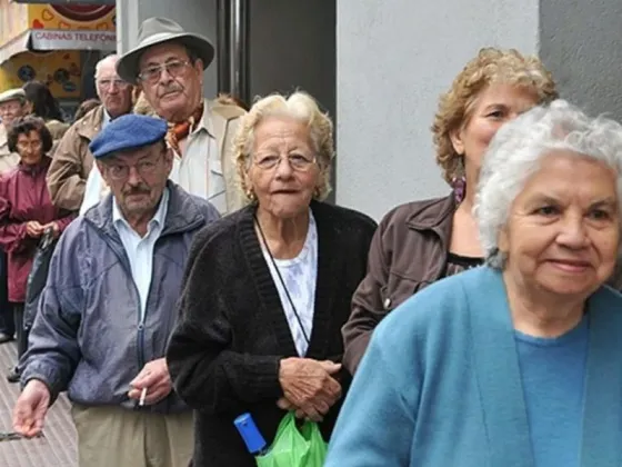 El gobierno nacional anunció un bono de $37.000 para jubilados durante tres meses