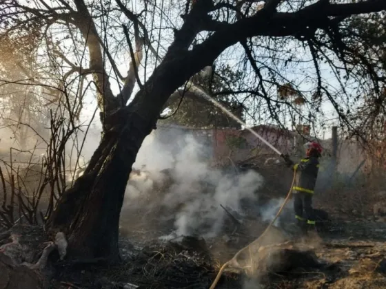 Bomberos lograron sofocar dos incendios: solo hubo daños materiales