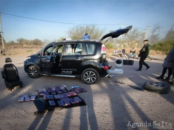Detienen un convoy de autos con 50 kilos de FAFAFA