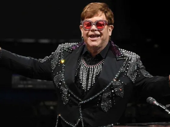 Elton John, hospitalizado tras sufrir un terrible accidente doméstico