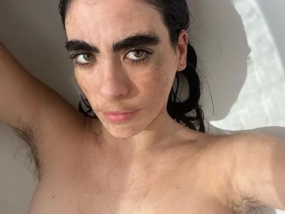 Es influencer y busca sacarle el tabú a los pelos