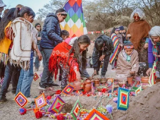 TOLAR GRANDE: Con una gran ceremonia se despide al mes de la Pachamama