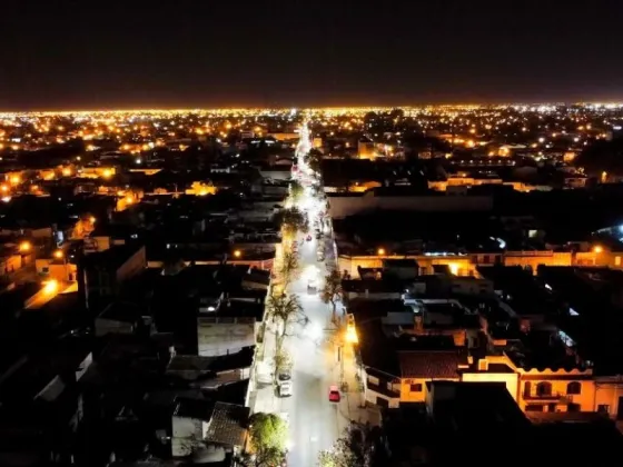 La nueva iluminación en calle Córdoba brindará más seguridad en la zona