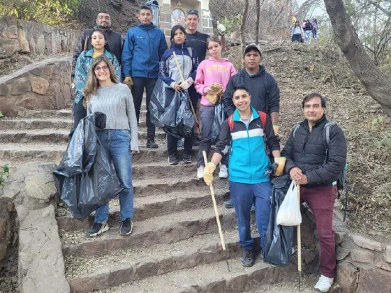 El Gobierno de la Ciudad dio inicio a una limpieza masiva del cerro San Bernardo