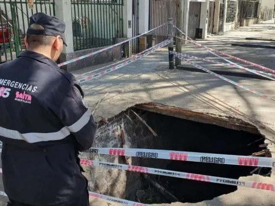 El Gobierno de la Ciudad interviene en el hundimiento de losa en el pasaje Miramar