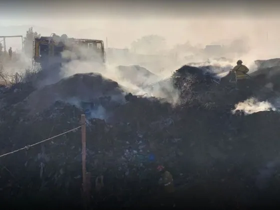 Se desató un terrible incendio en el basural de B° 20 de Junio