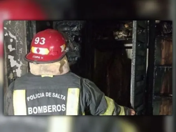 Pérdidas totales en un feroz incendio en un domicilio de zona sur