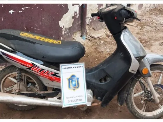 La policía logró recuperar una moto robada: hay dos detenidos