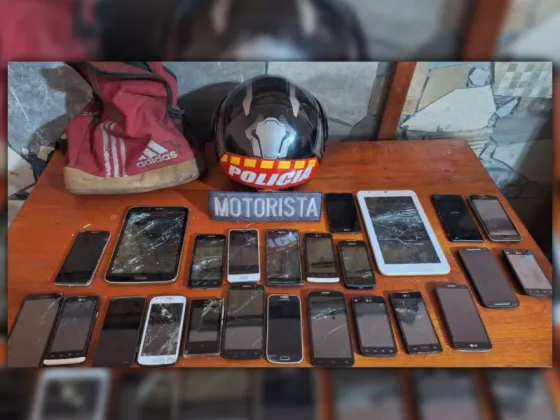 Por robar golosinas lo atraparon y le descubrieron decenas de teléfonos móviles