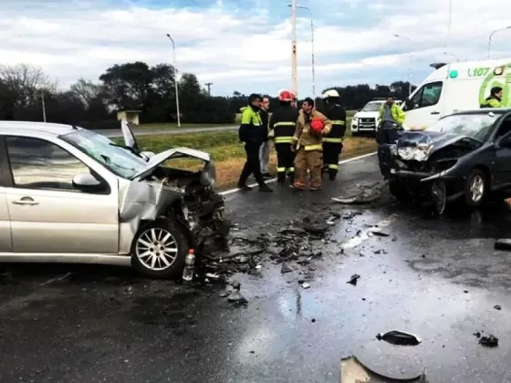 Manejaba a contramano en una ruta, chocó y se negó a hacer el test de alcoholemia