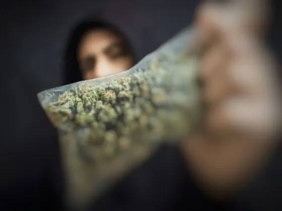 Detienen IN FRAGANTI a jovencitos con faso en su poder