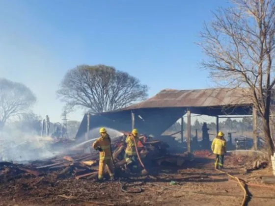 Bomberos sofocaron cinco incendios en 15 horas