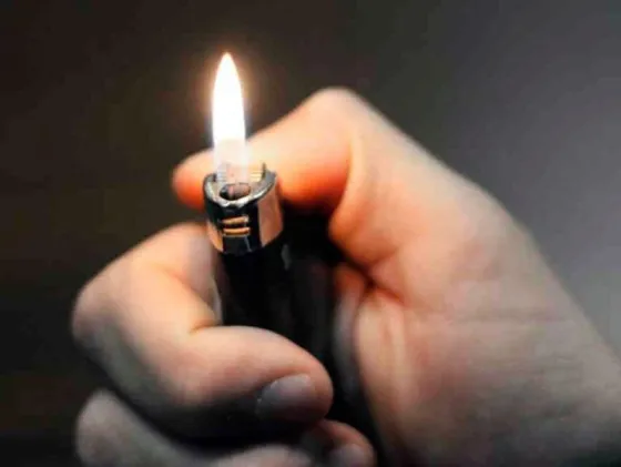 Agente del Servicio Penitenciario roció con alcohol a su pareja  y amenazó con prenderla fuego