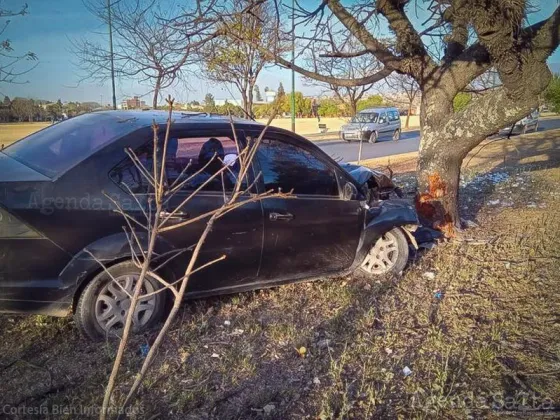 A lo Chano: Soldado perdió el control y se estrelló contra un árbol
