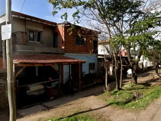 Baleó a su hijo luego de que lo atacara con un cuchillo