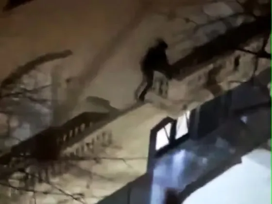 El hombre araña: vecinos denunciaron a un presunto ladrón que fue visto saltando por los balcones