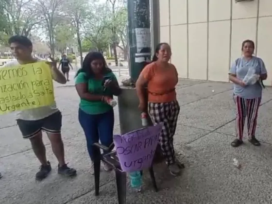 Protesta en la puerta del Hospital de Orán por atención para un paciente