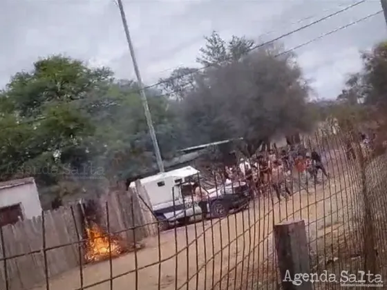 Pueblada en Coronel Cornejo quemó las casas de supuestos dealers