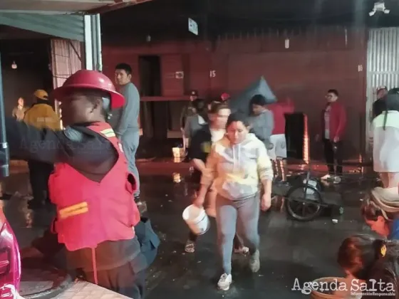 Se prendió fuego la feria de Perico: las llamas consumieron varios puestos y las pérdidas son millonarias