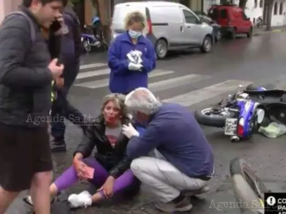Mujer perdió los dientes producto de un choque entre dos motos en el macrocentro salteño
