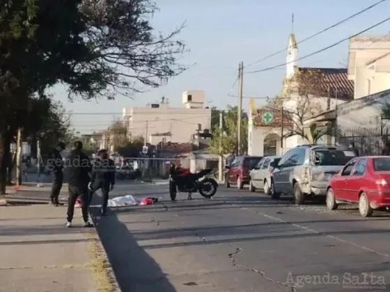Buscan testigos para esclarecer accidente de motocicleta que derivó en la muerte de un joven en el macrocentro salteño