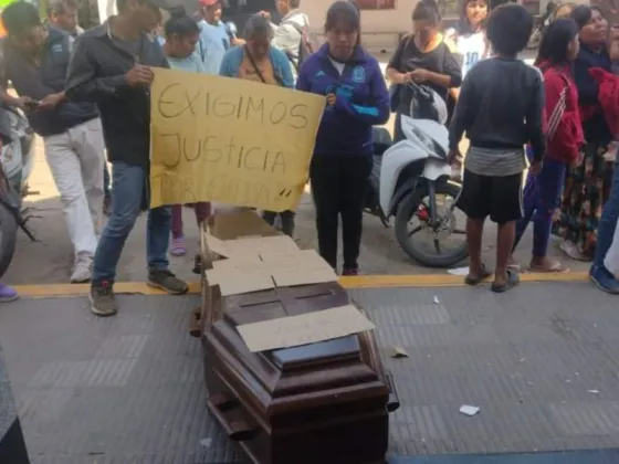 Enterraron en su comunidad a la joven originaria cuyo féretro fue expuesto en el hospital de Tartagal como reclamo