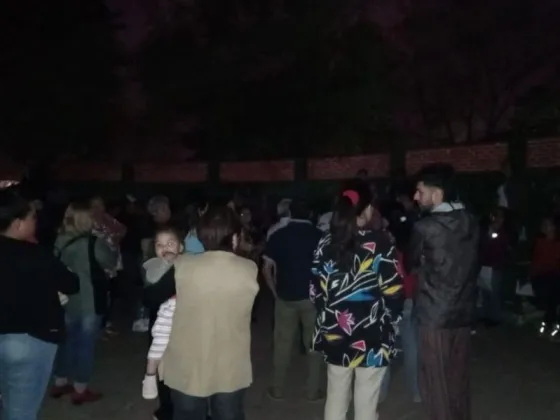 Acusan al intendente Guillermo Alemán de mandar a cortar la luz en la plaza para evitar protestas