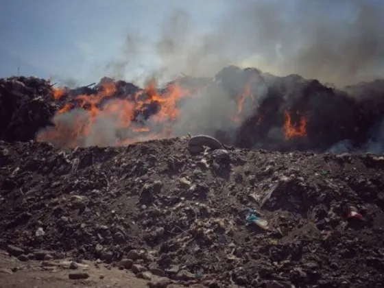 Importante incendio en el Vertedero San javier