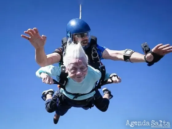 Murió la "abuela centenaria" que rompió un récord mundial por saltar en paracaídas