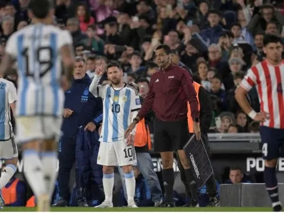 La insólita orden que Lionel Messi le dio a Nicolás Otamendi cuando entró a jugar ante Paraguay