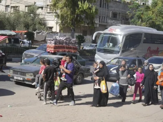 Palestinos huyen del norte de Gaza luego de que Israel ordenó desalojo de 1 millón de personas