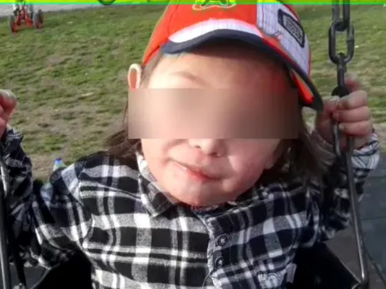 TRAGEDIA: un bebé de 2 años murió tras caer a un pozo ciego mientras jugaba en el patio de su casa