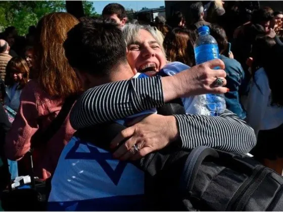 El emotivo reencuentro de los argentinos evacuados de Israel con sus familias