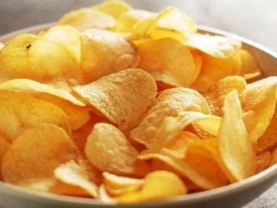 Cómo hacer papas chips en el microondas