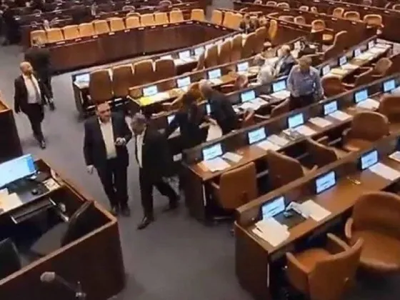 El Parlamento de Israel debió interrumpir su sesión por un bombardeo de Hamas