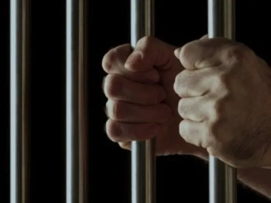 Degenerado pasará 15 años en prisión por abusar de su hijastra