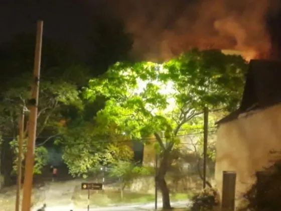 Un incendio afectó la zona de ingreso al templo de la Virgen del Cerro