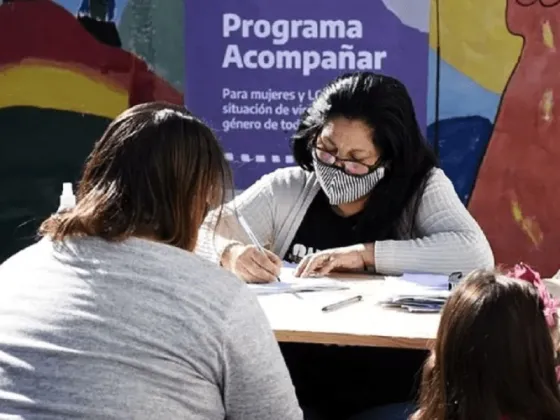 Mujeres de 18 a 65 años pueden cobrar un programa de asistencia de $132.000