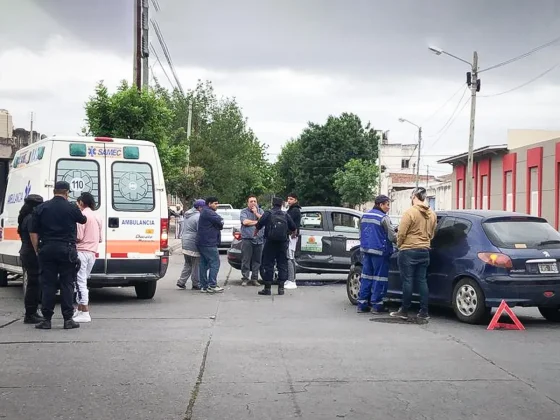 Brutal choque entre dos autos deja a una nena de 10 años herida