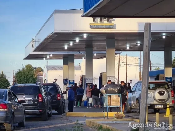 A pesar del anuncio de normalización, siguen las largas filas en Salta: muchas estaciones sin combustibles