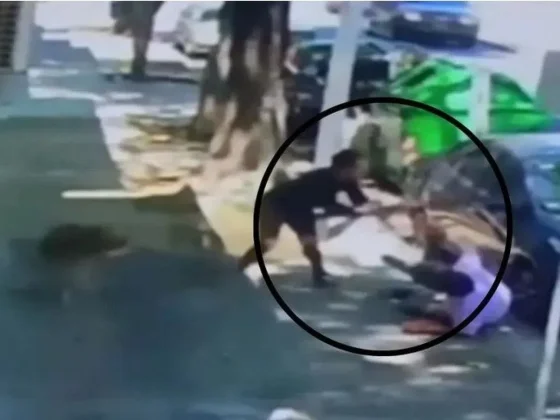Atacó a un jubilado que le dijo que limpie la caca de su perro