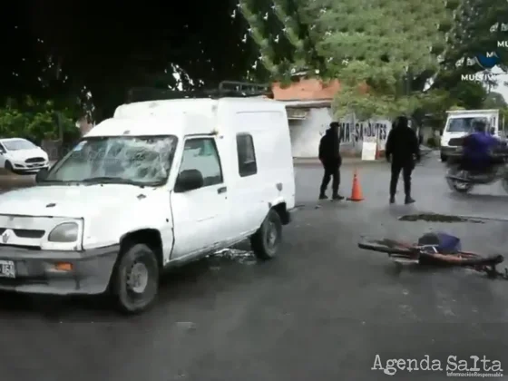 Fuerte choque terminó con un ciclista herido