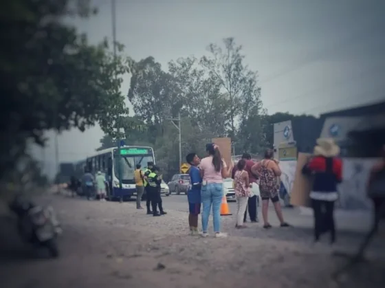 RN 51: Vecinos indignados cortaron la ruta por falta de agua