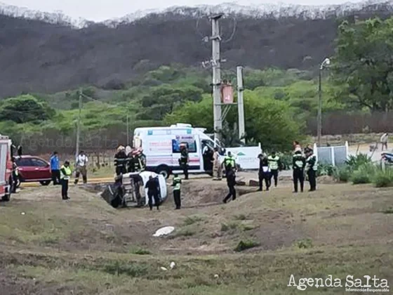 Brutal vuelco en Salta: el conductor habría convulsionado y perdió el control del rodado