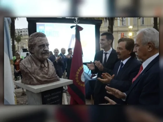 Ex gobernadores de la provincia conmemoraron los 40 años de Democracia