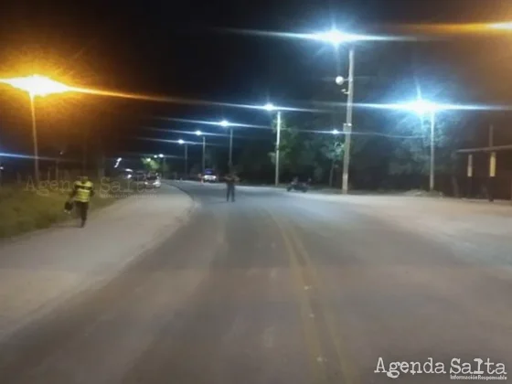 Perdió el control del auto y volcó sobre la ruta 68