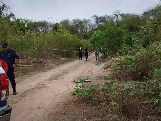 Encuentran un cráneo y restos de cabellos en un camino rural