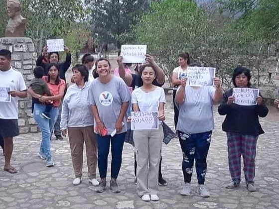 Vecinos de Lumbreras reclaman por falta de agua y restricciones